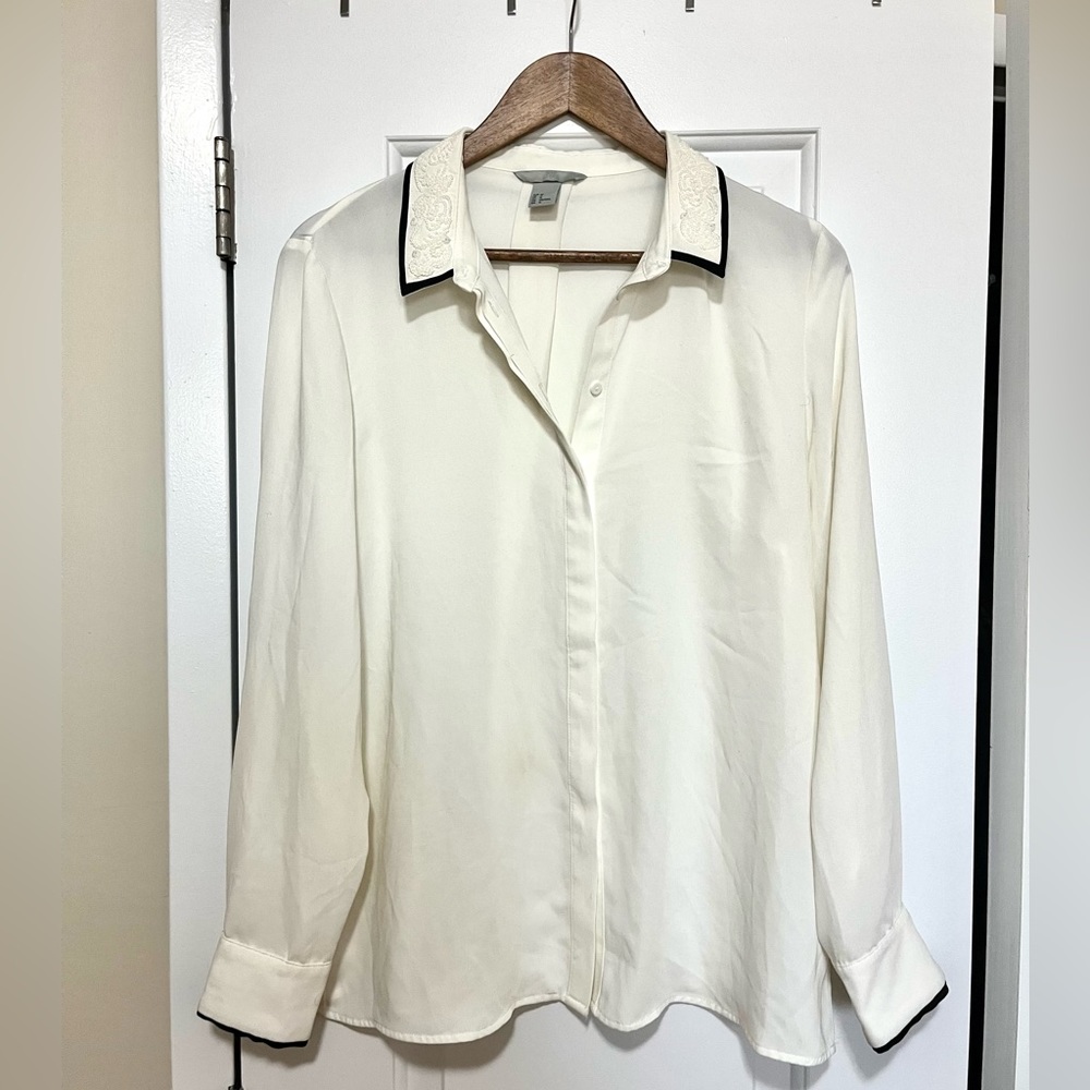 Ivory Blouse With collar detailing